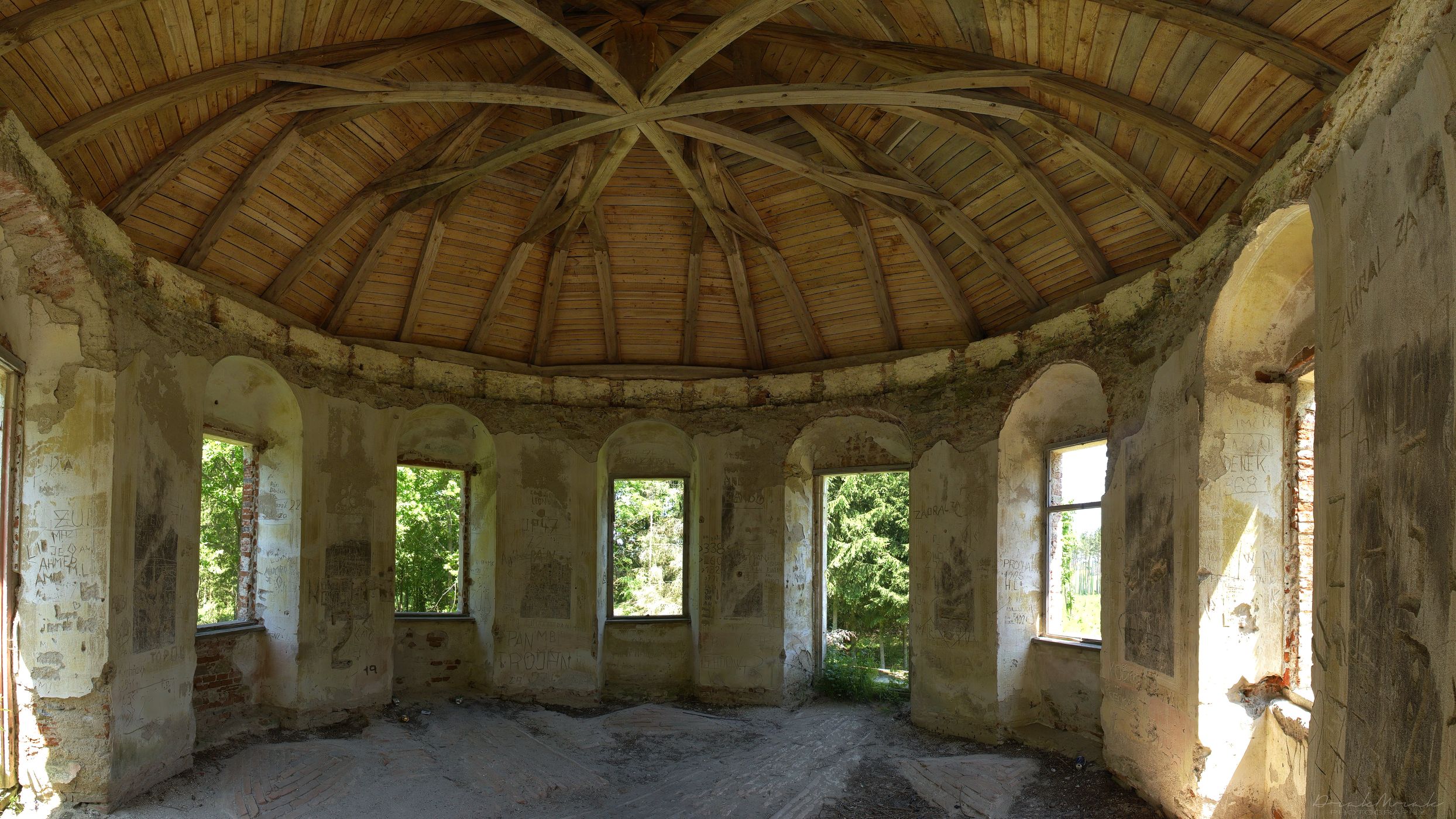 A classicist gazebo - Uherčice, Czech Republic
