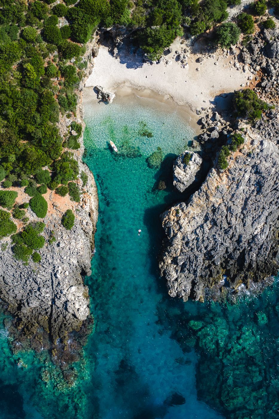 Aquarium Beach, Albania