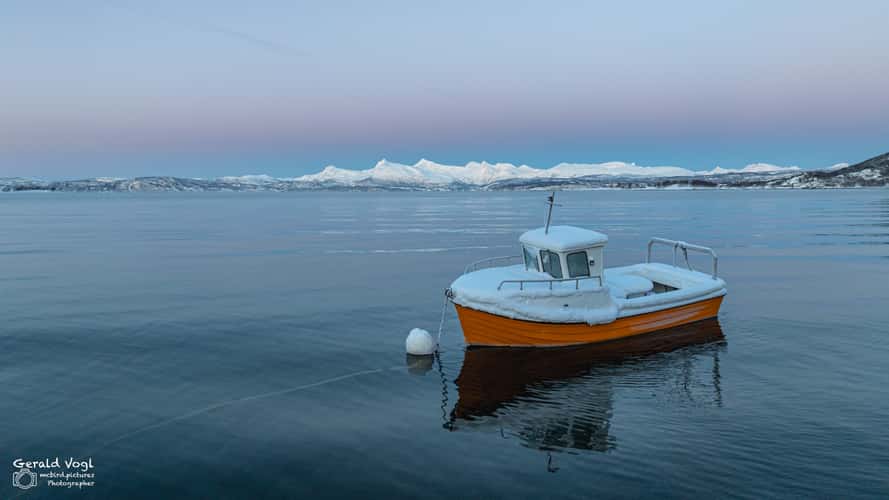 Boot im Fjord bei Rana