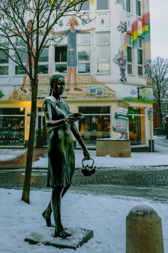 Bronzestatue 'Teelke'