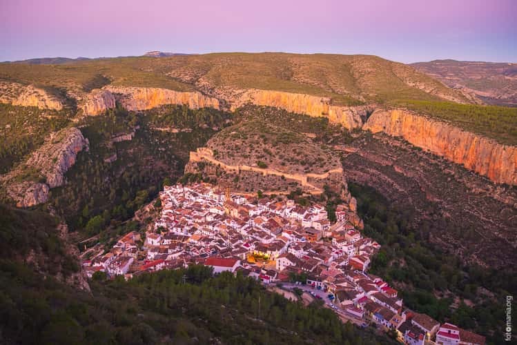 Chulilla town view from Mirador de la Muela