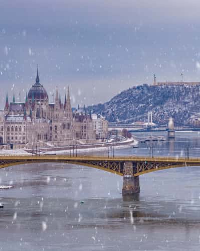 Margit bridge and Hungarian Parliament building, Budapest