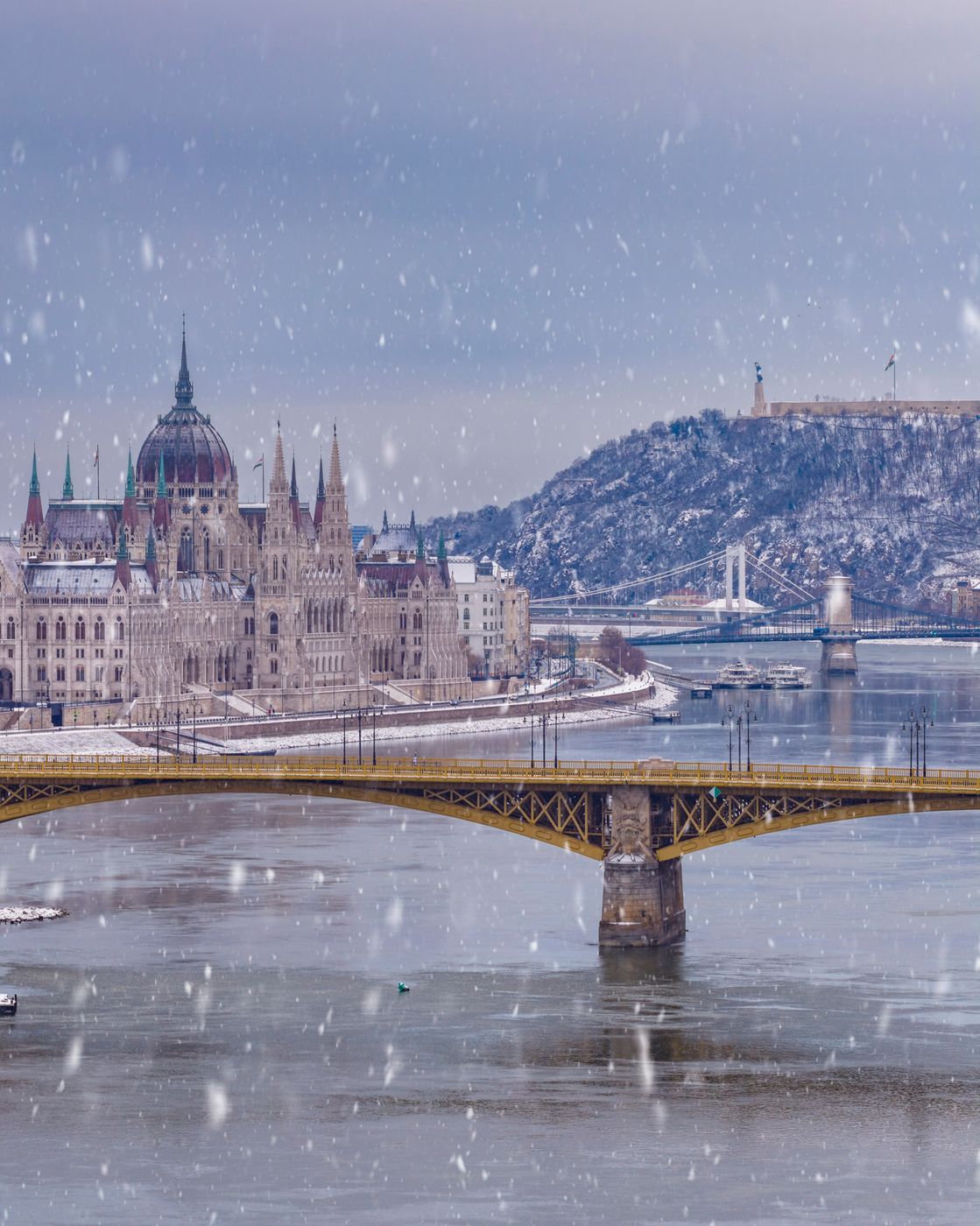 Margit bridge and Hungarian Parliament building, Budapest, Hungary