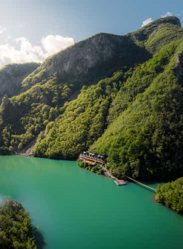 Riverside Hotel Komani Lake