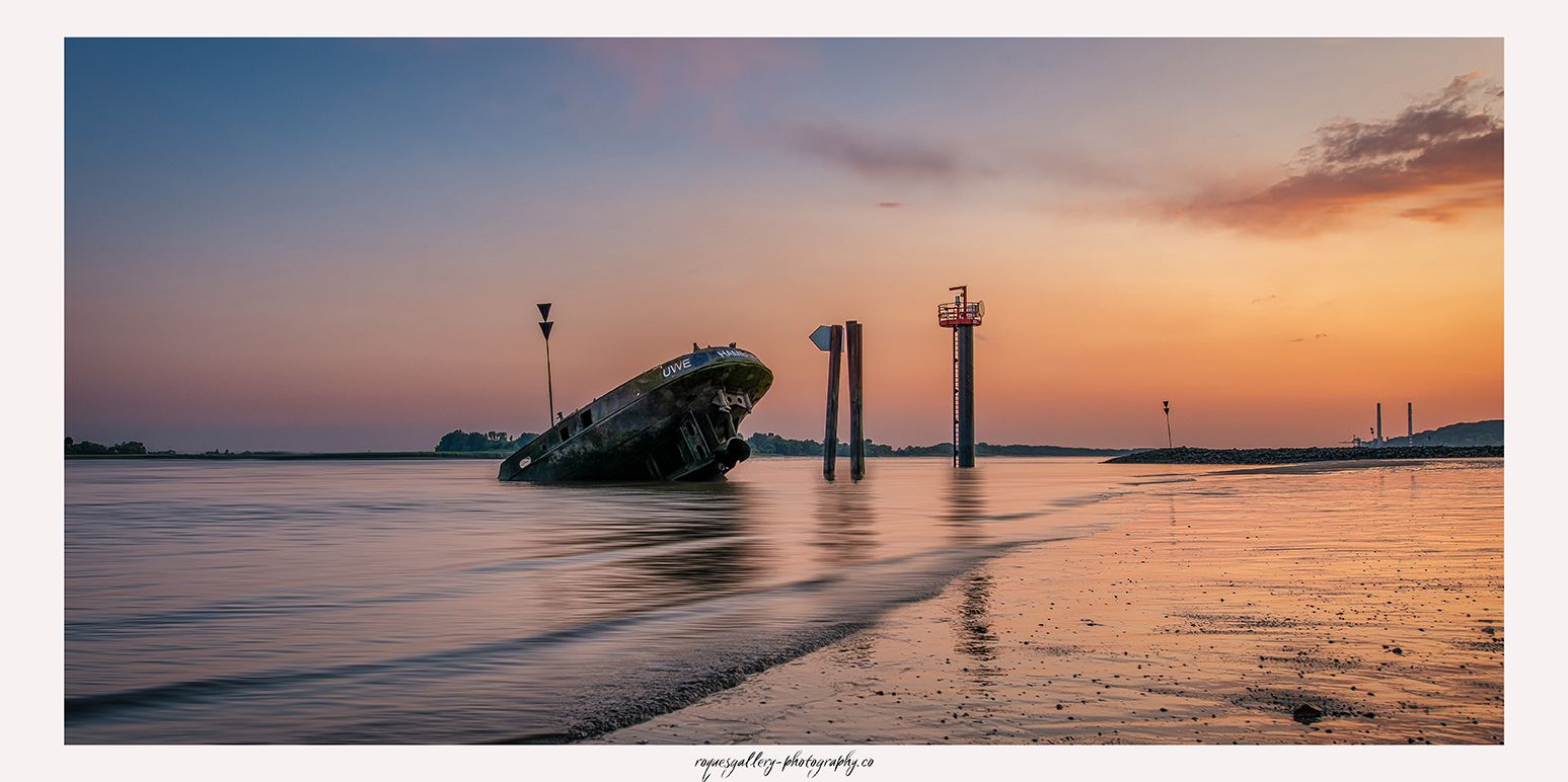 Ship wreck 'Uwe' and 'Polstjernan' at Falkensteiner Ufer, Germany