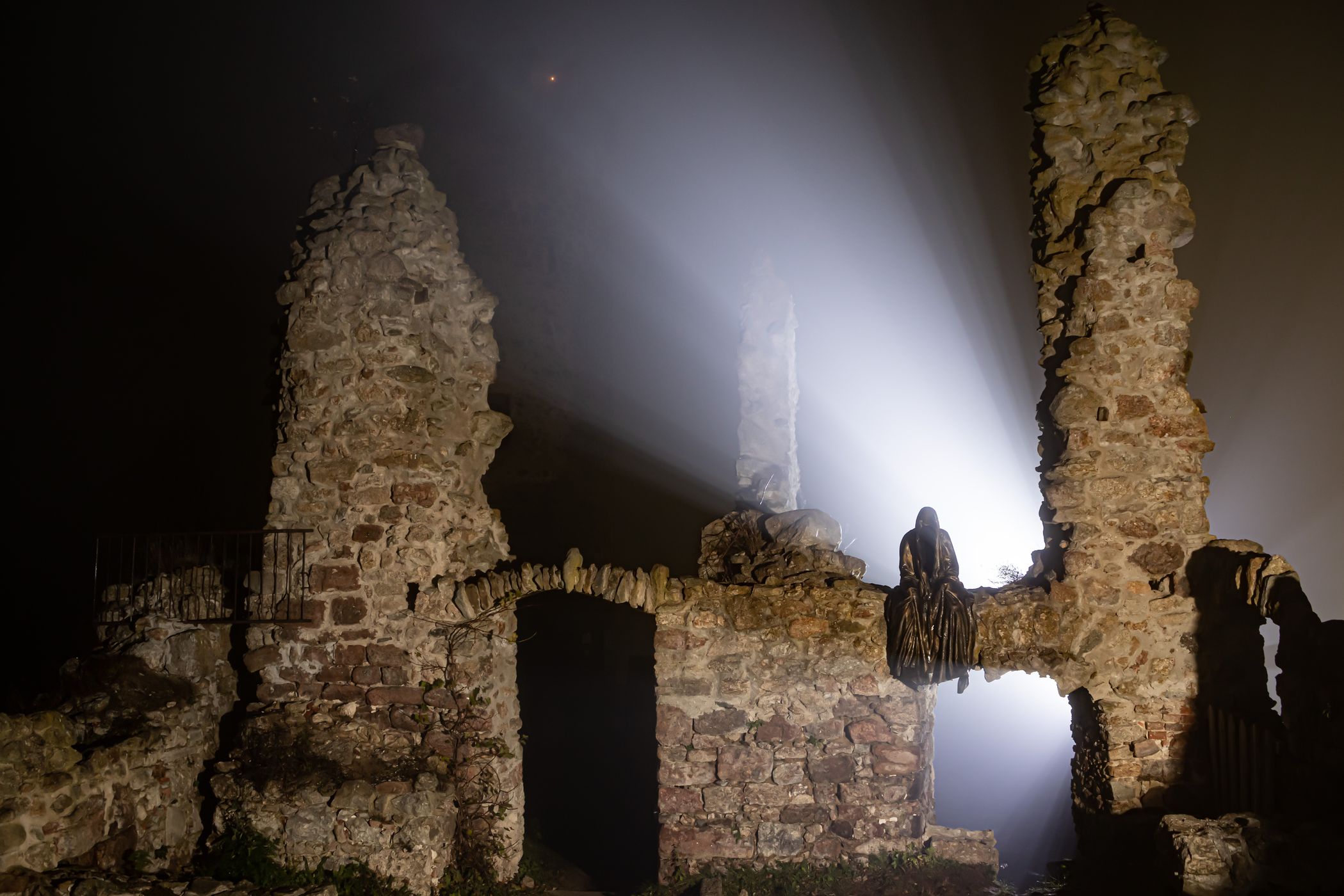 Wächter der Zeit, Burgruine Waxenberg, Austria