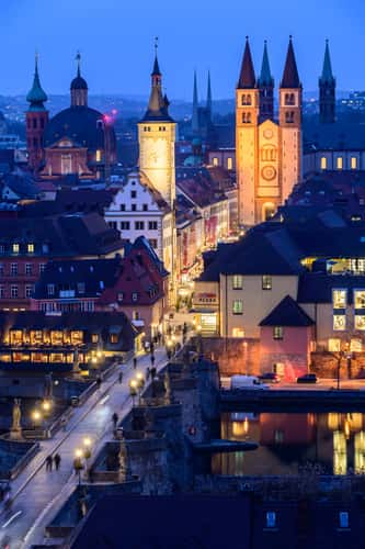 Alte Mainbrücke und Türme von Würzburg