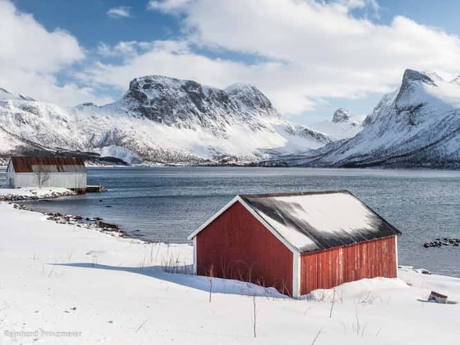 Bergsbotn red cabins