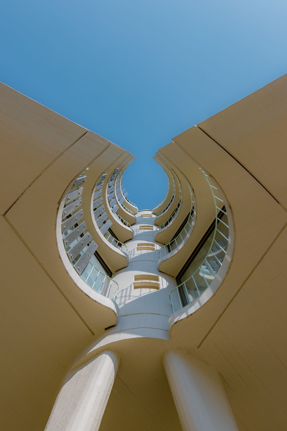 Lookup at Lietzenburger Straße, Berlin, Germany