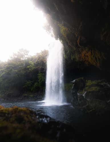 Rainbow Falls (Side / Behind)
