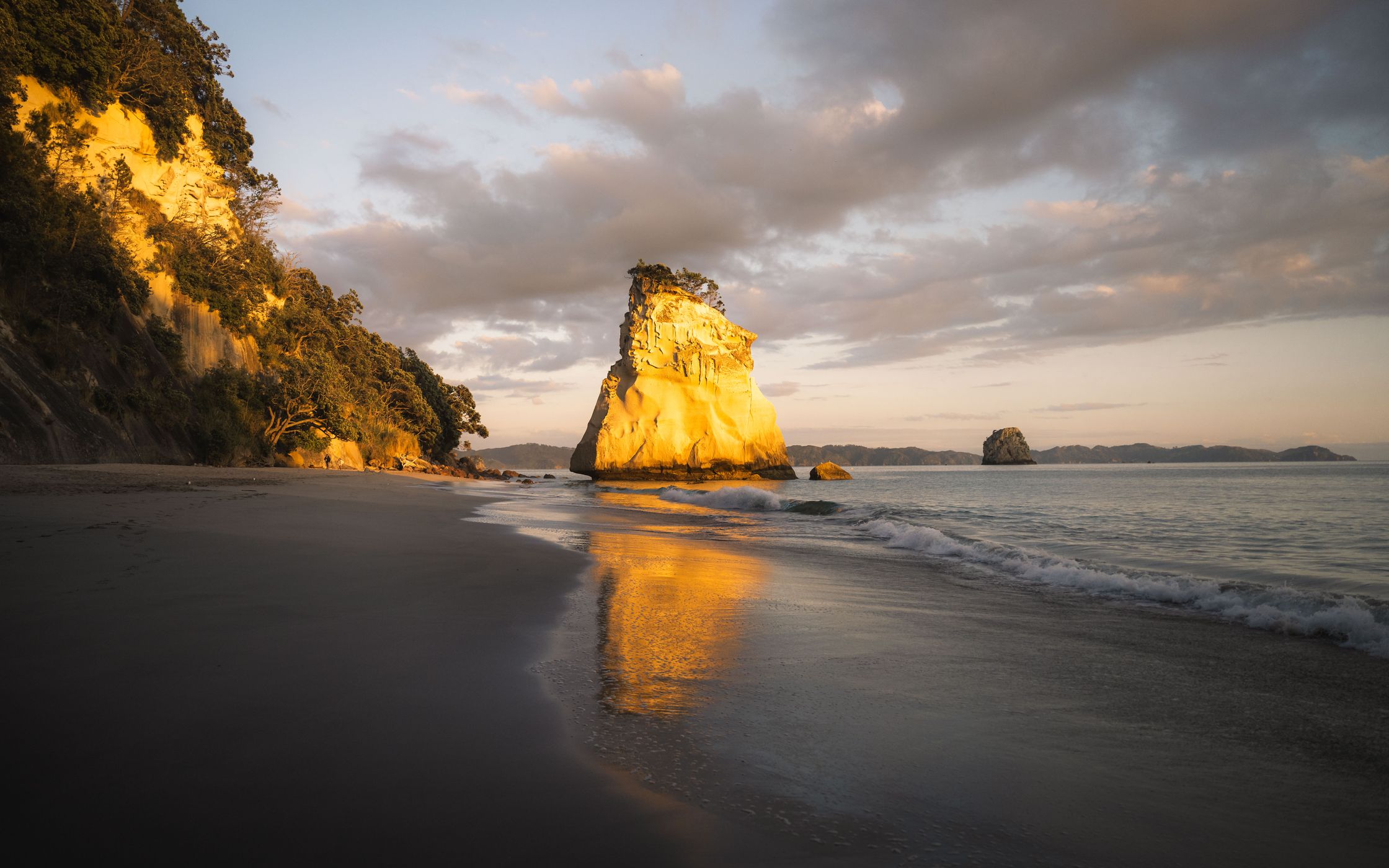 Te Hoho Rock, New Zealand