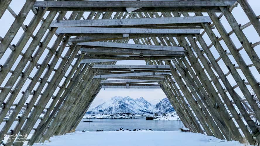 Tørrfiskstativ - Stockfisch Trockenstelle nahe Henningsvær
