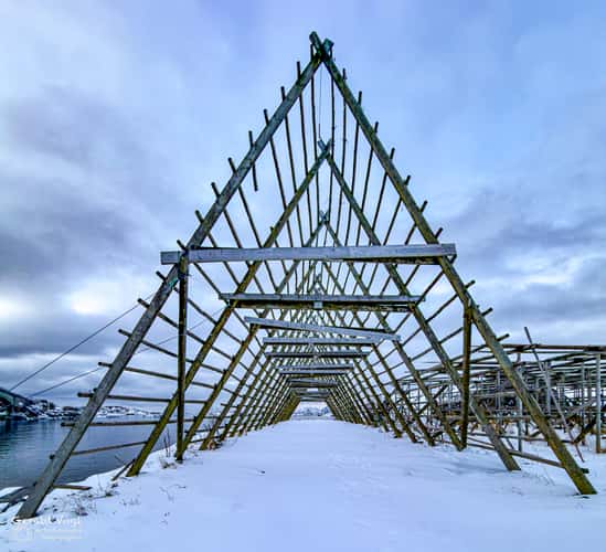 Tørrfiskstativ - Stockfisch Trockenstelle nahe Henningsvær