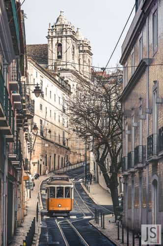 Tram 28 near Igreja de Santa Catarina