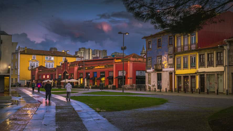 Vila Nova De Gaia-Who'll stop the rain?
