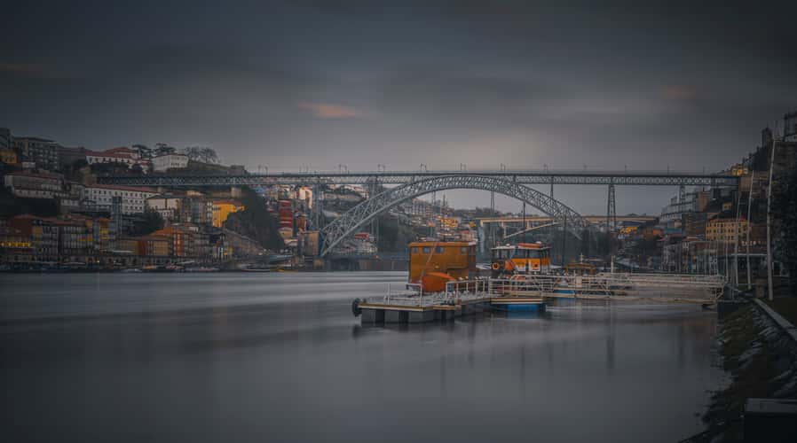 Vila Nova De Gaia-Who'll stop the rain?