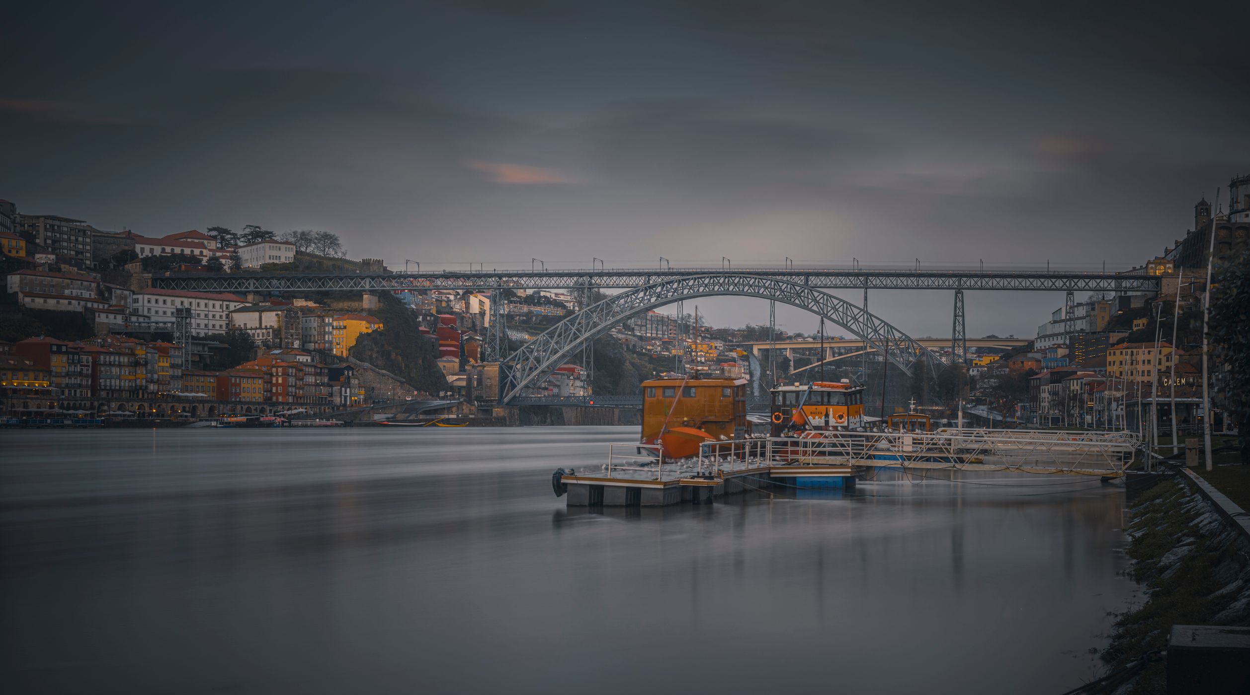 Vila Nova De Gaia-Who'll stop the rain?, Portugal