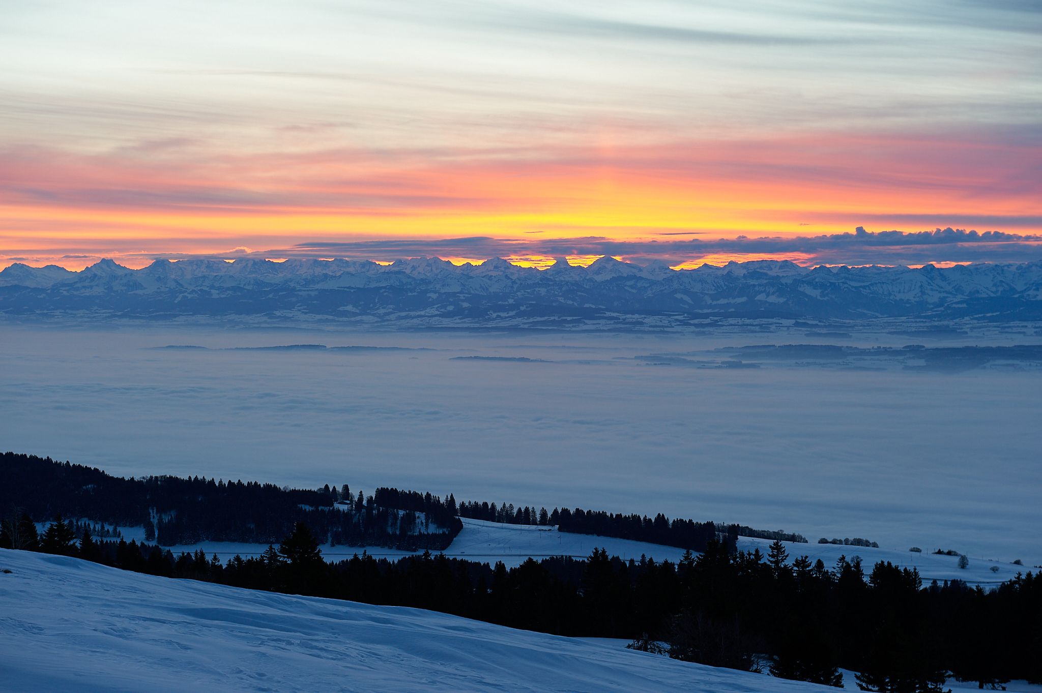 Lever de soleil sur les Alpes, Switzerland