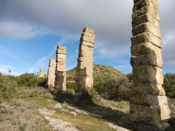 Los Bañales