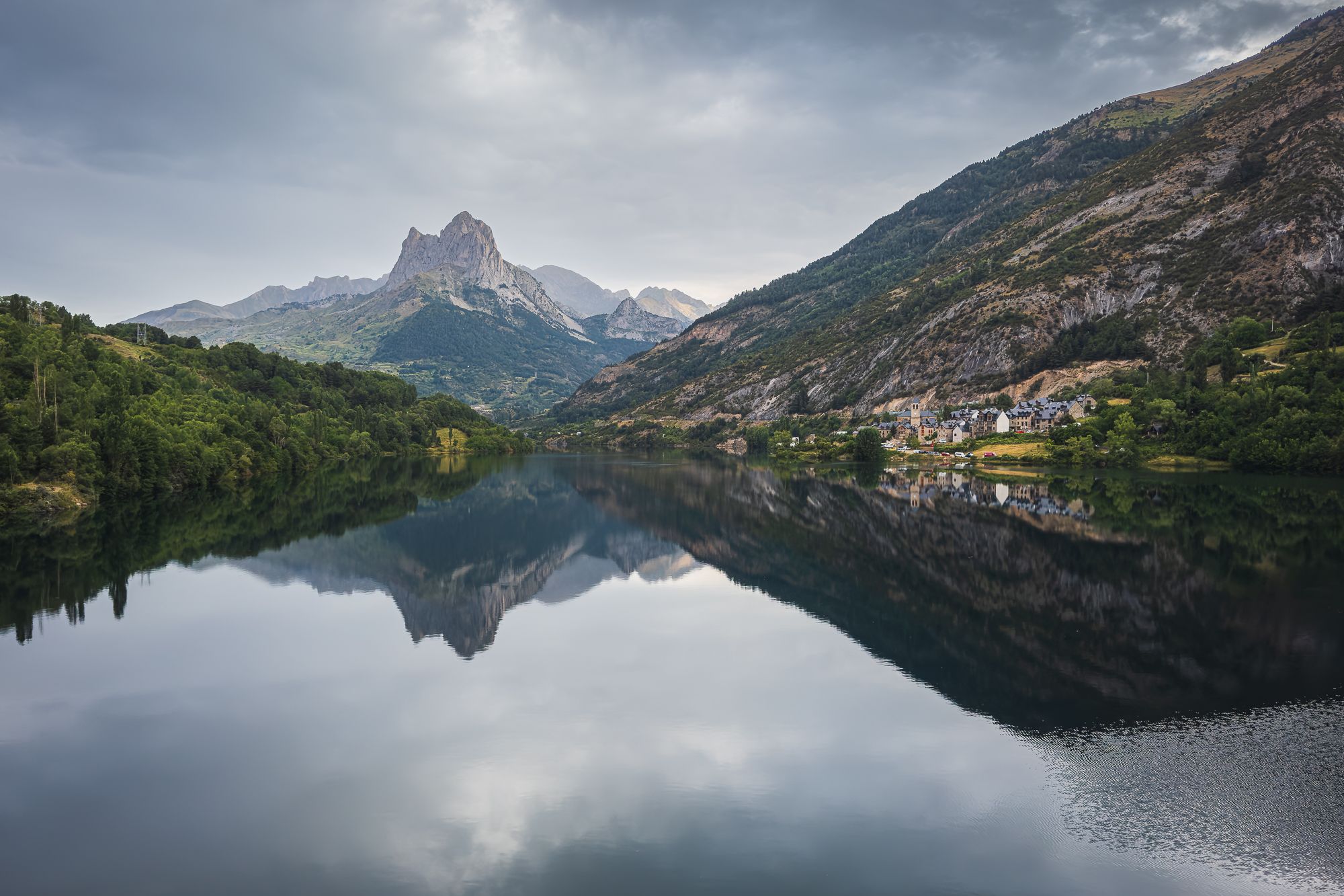 Pantano de Lanuza, Spain
