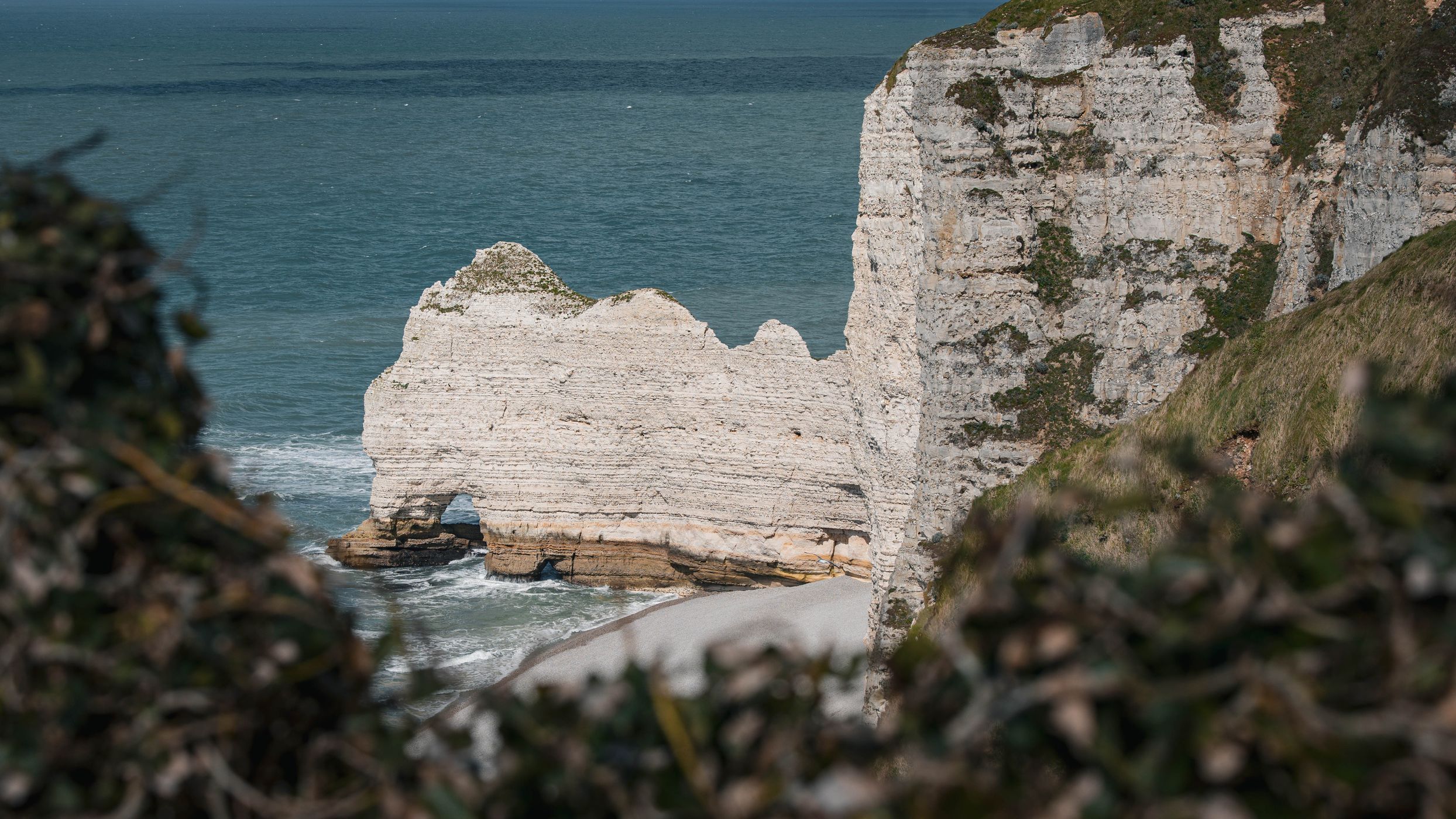 Porte d'Aval avec l'Aiguille à Étretat, France