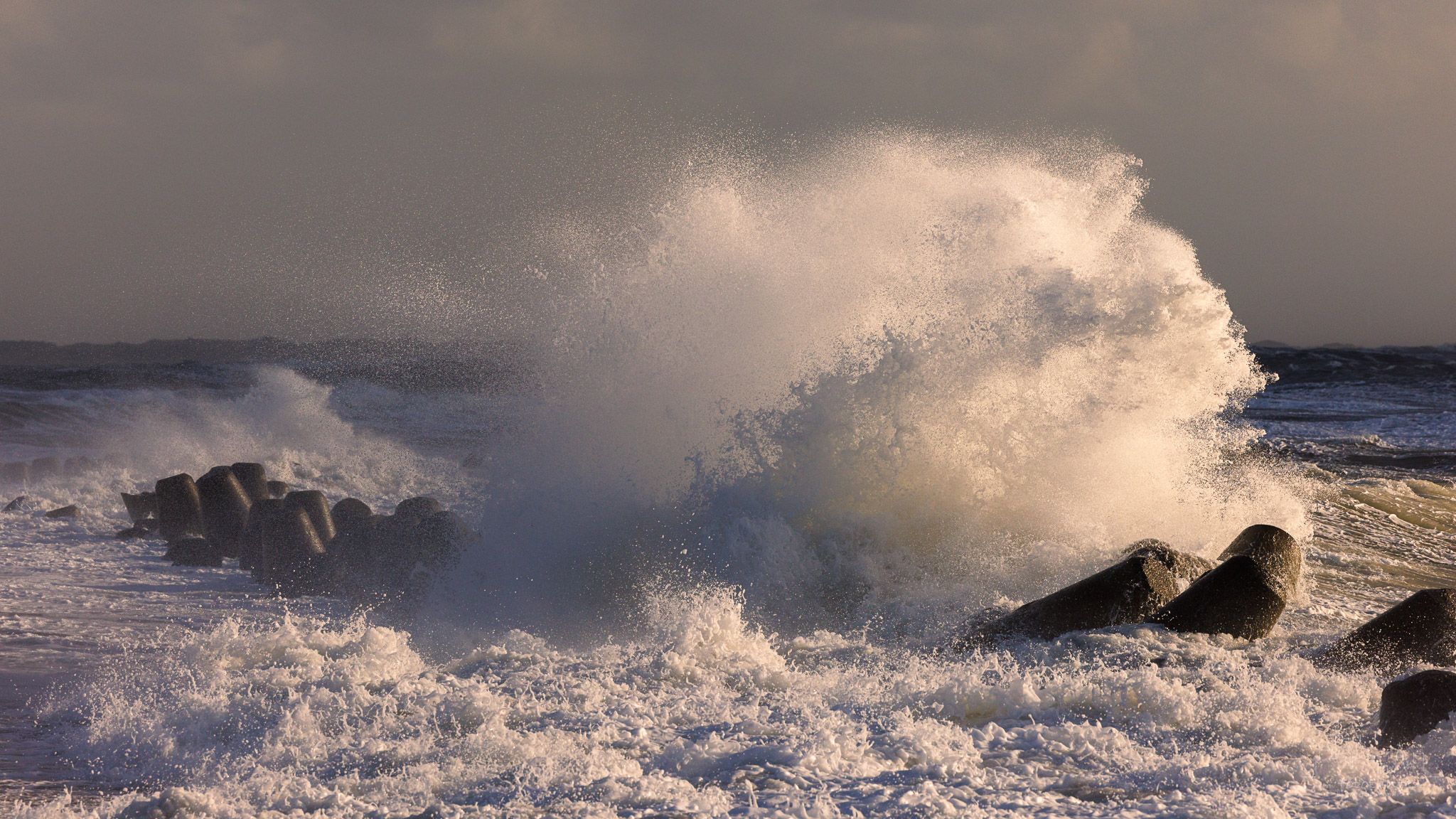 Tetrapoden during storm tide, Germany