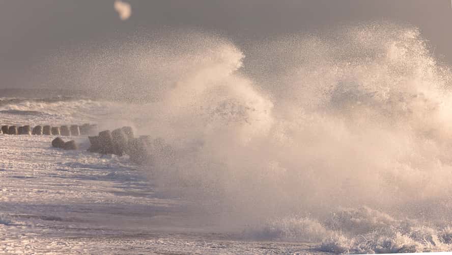 Tetrapoden during storm tide