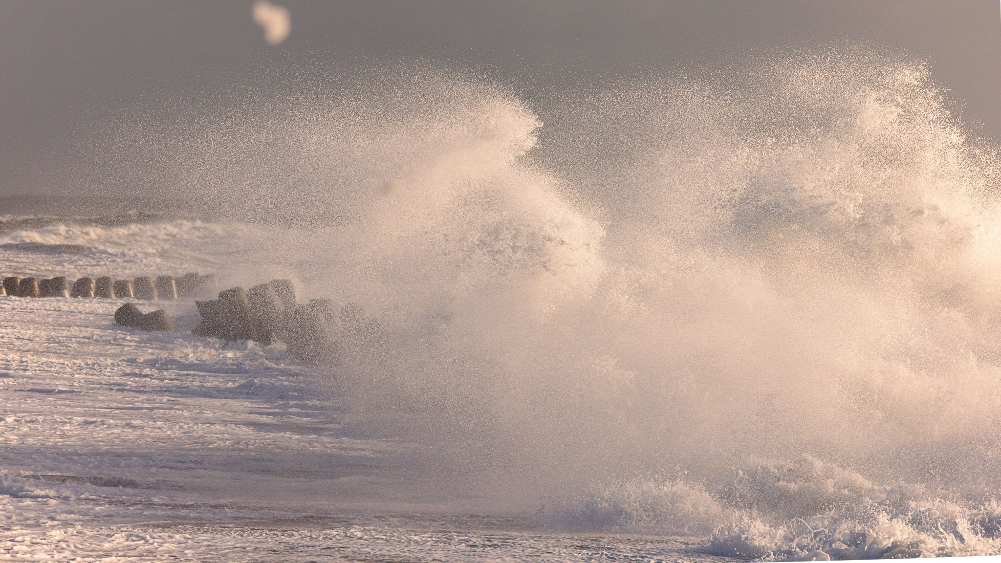 Tetrapoden during storm tide, Germany