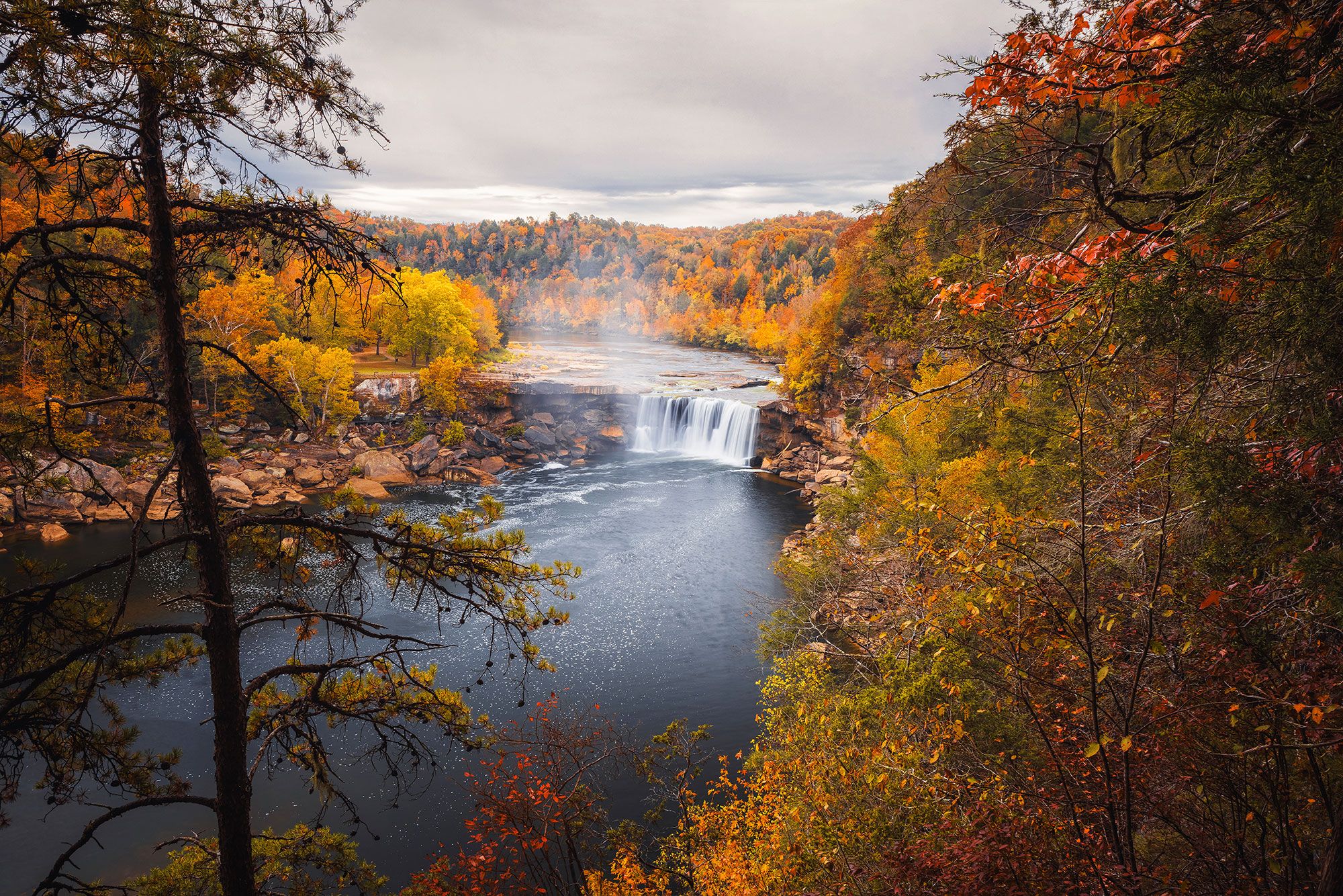 Cumberland Falls via Eagle Falls Trail, USA