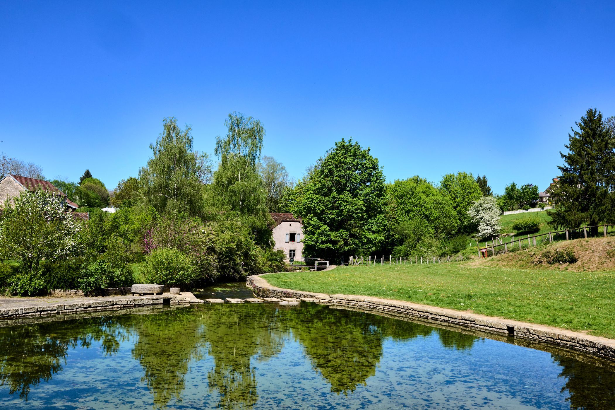 Fondremand - La source de la Romaine, France