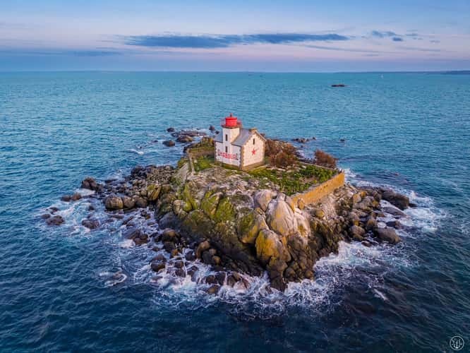 Harbour's island lighthouse