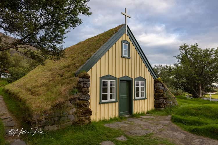 Hofskirkja