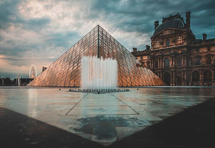 LOUVRE
