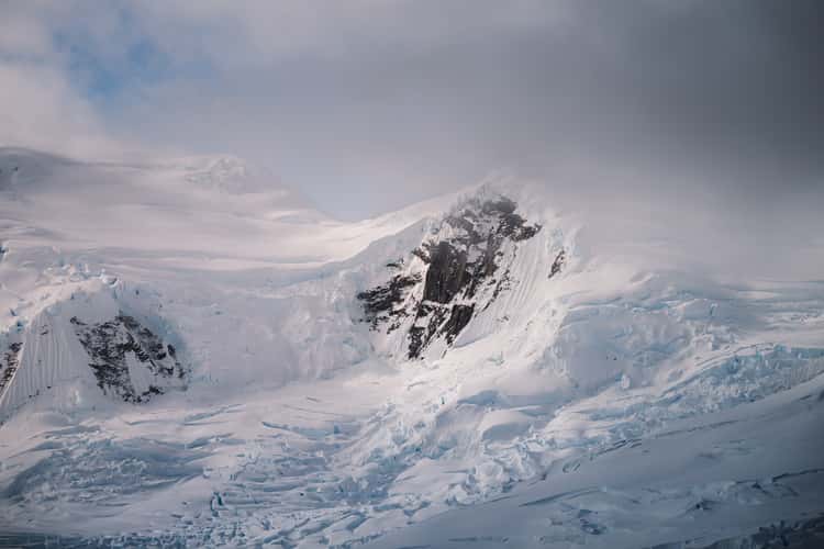 Mountain Peaks Charlotte Bay