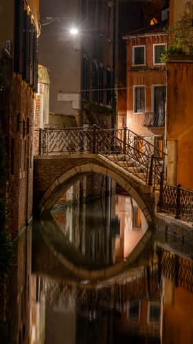 Ponte sur Rio de San Zanirovo Venice at night