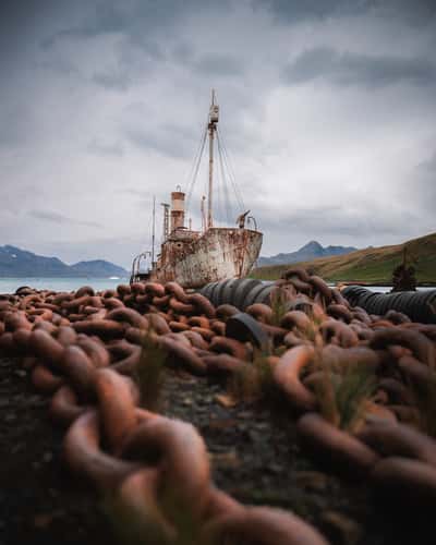 The Petrel Shipwreck Grytviken (Chains)