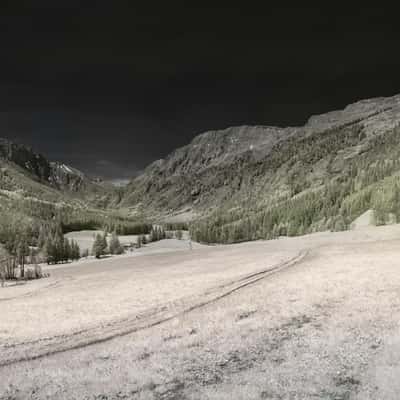 <b>Behind the Scenes</b> | photo by <a href="/@rudolf-zoechling">Rudolf Zoechling</a>