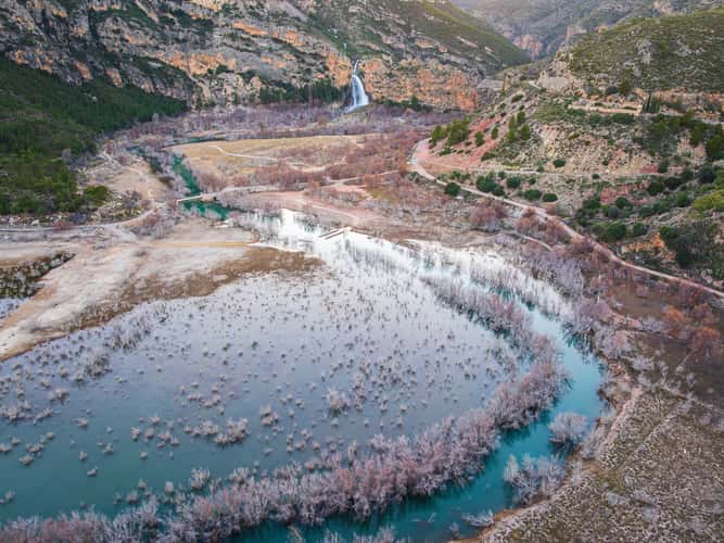 Domeño Waterfall (drone)