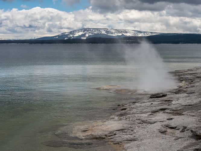 Lakeshore Geyser