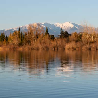 Villeneuve's Lake : view over Canigo mountain, France