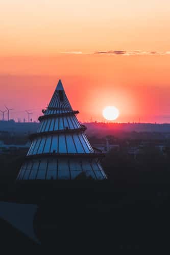 Aussichtspunkt Elbauenpark mit Blick auf den Jahrtausendturm