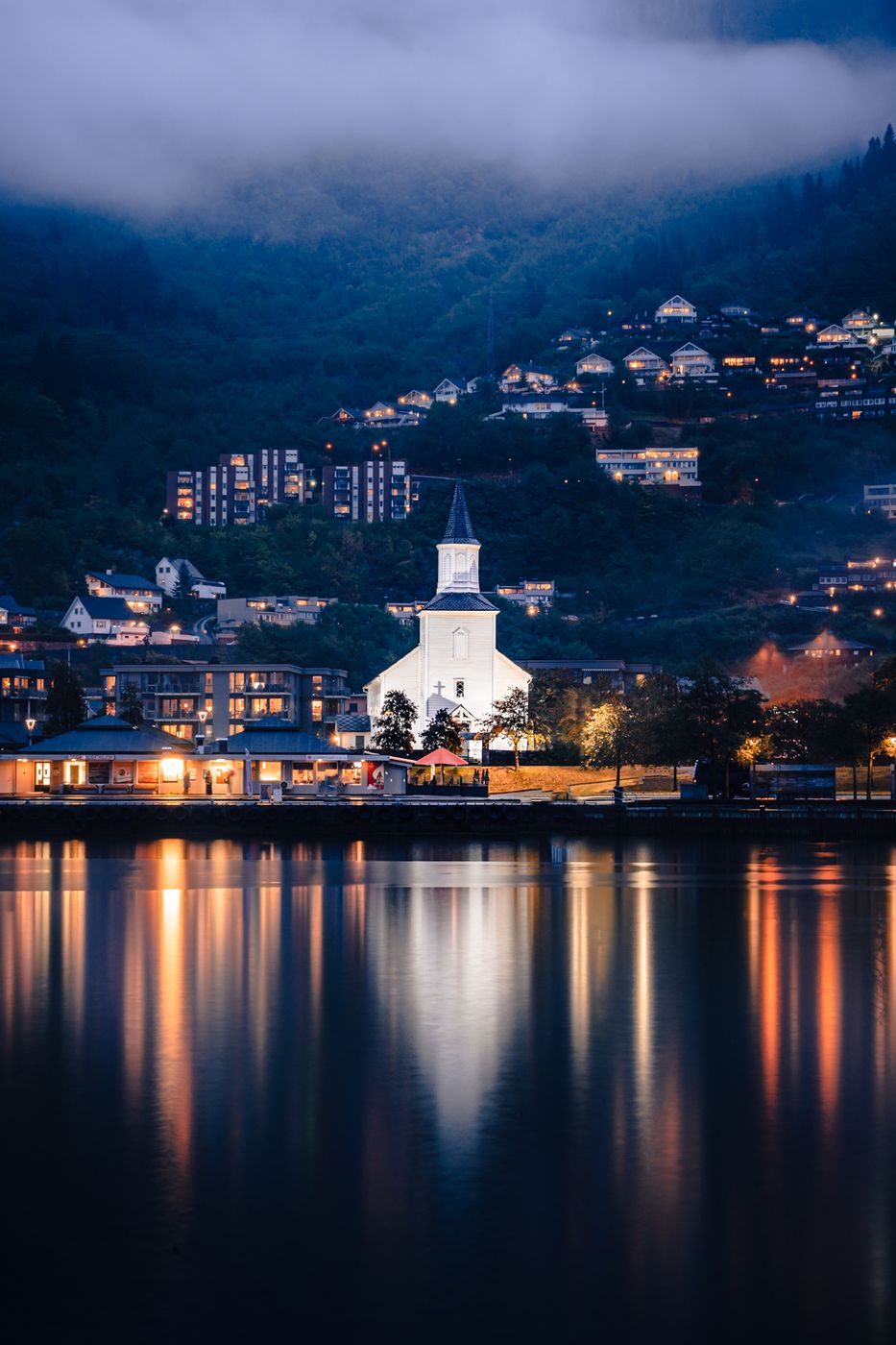 Blick auf die Kirche in Odda, Norway