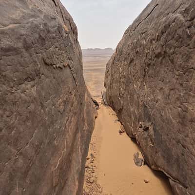 <b>Behind the Scenes</b> | photo by <a href="/@elkadibooha">elkadi booha</a>