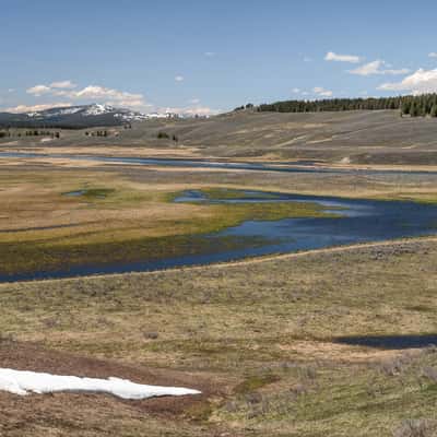 Hayden Valley Overlook at Yellowstone River, USA
