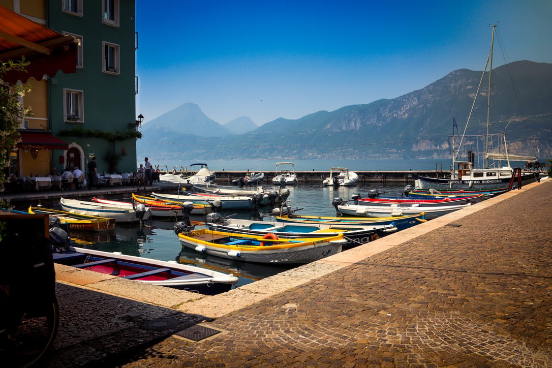 Kleiner Hafen in Castelletto, Italy
