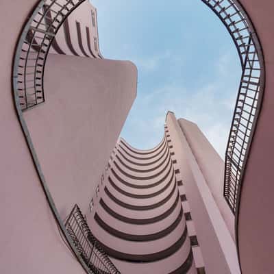Pink Lookup at Hallesches Ufer, Berlin, Germany