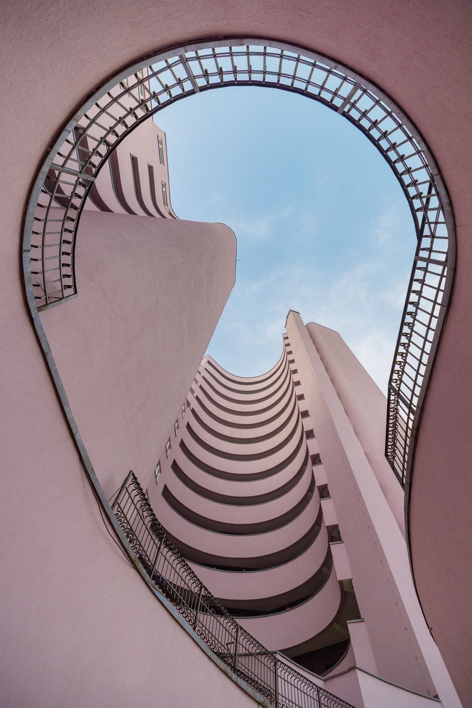 Pink Lookup at Hallesches Ufer, Berlin, Germany