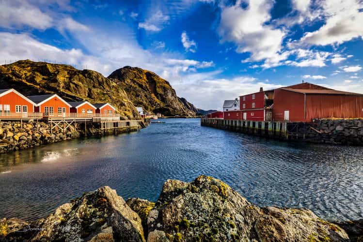 Red huts, Mortsund