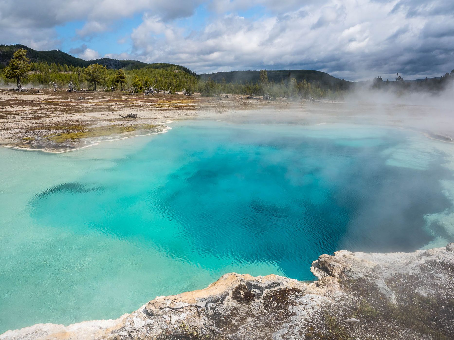 Sapphire Pool, Yellowstone National Park, USA