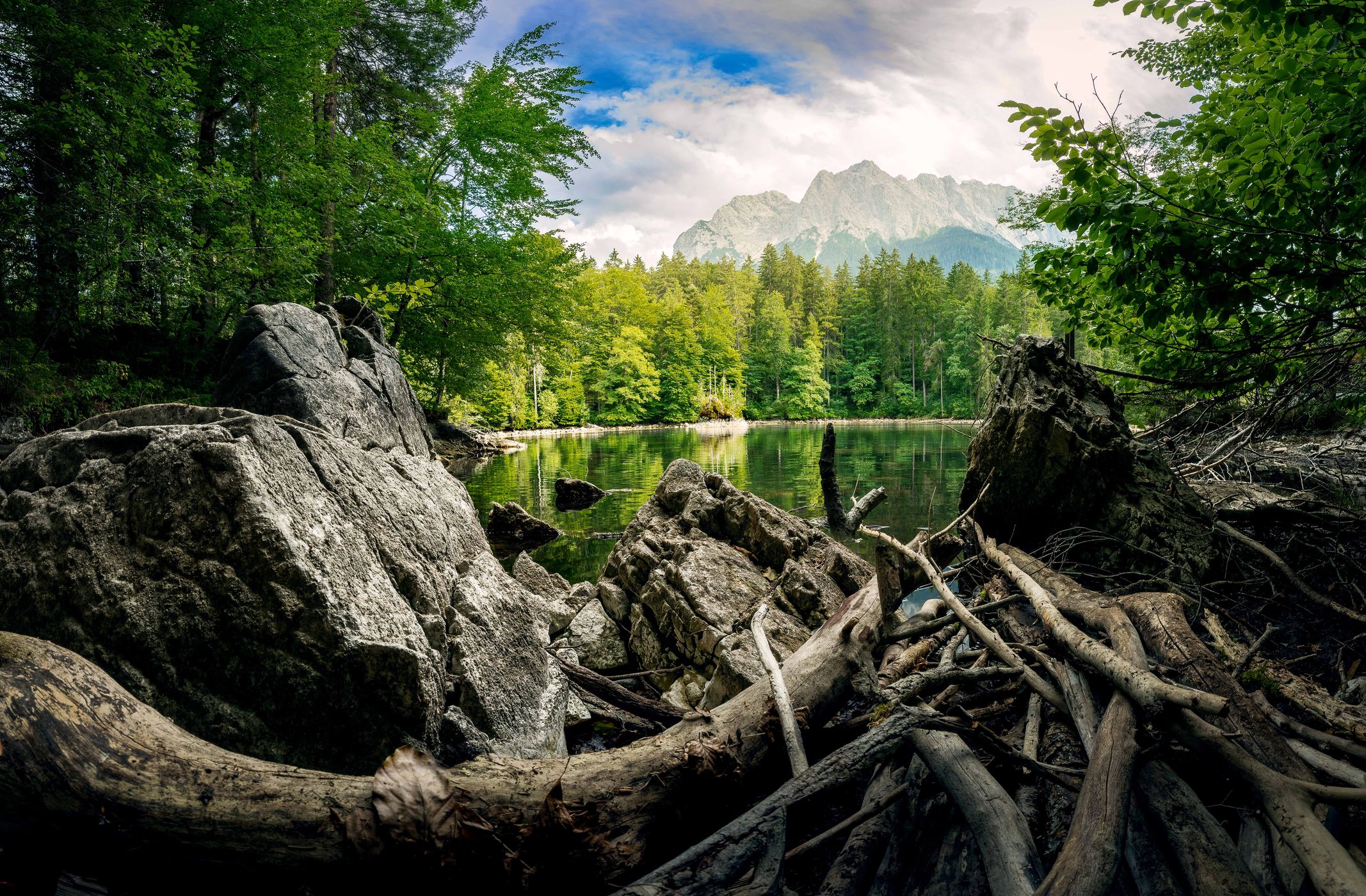 Badersee mit Bergblick, Germany
